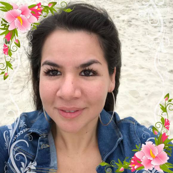 Meet your Posher, Fatima - Picture 1 of 1